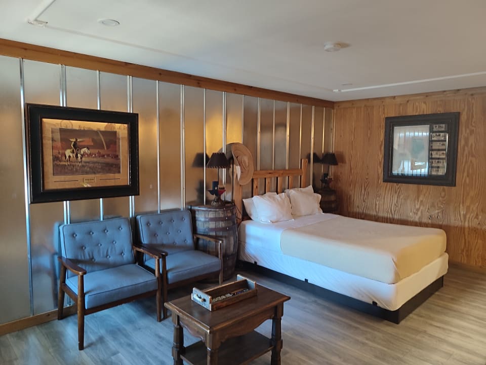 Zimmer Big Texan Motel