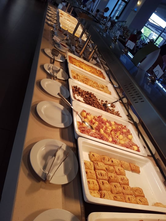 Ein Teil vom buffet Astir Odysseus Kos Resort & Spa