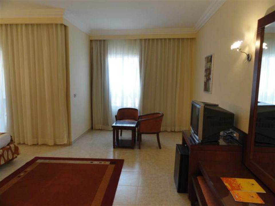 Blick in Richtung Sitzgruppe Hotel Tropicana Azure Club