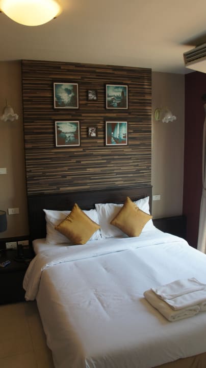 Gemütliches Doppelbett Hotel Rikka Inn