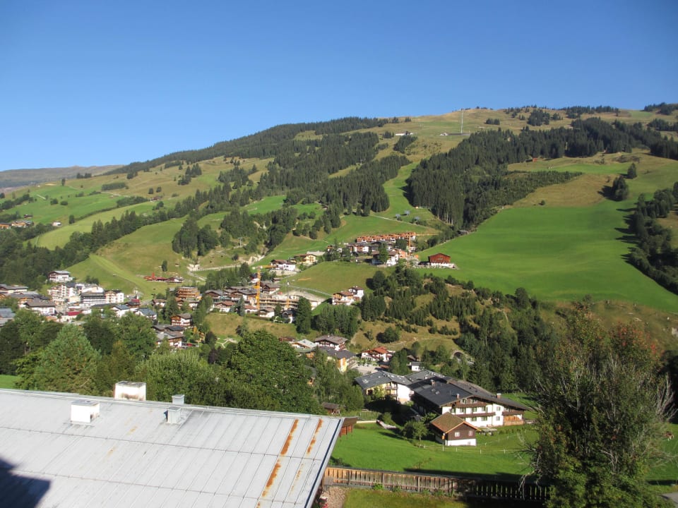 Blick vom Zimmer ins Tal Familienresort Ellmauhof – das echte All Inclusive