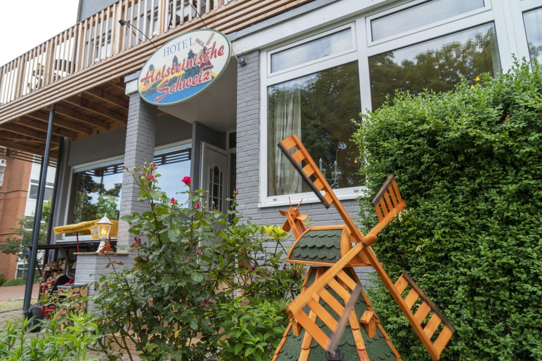 Außenansicht Hotel Holsteinische Schweiz