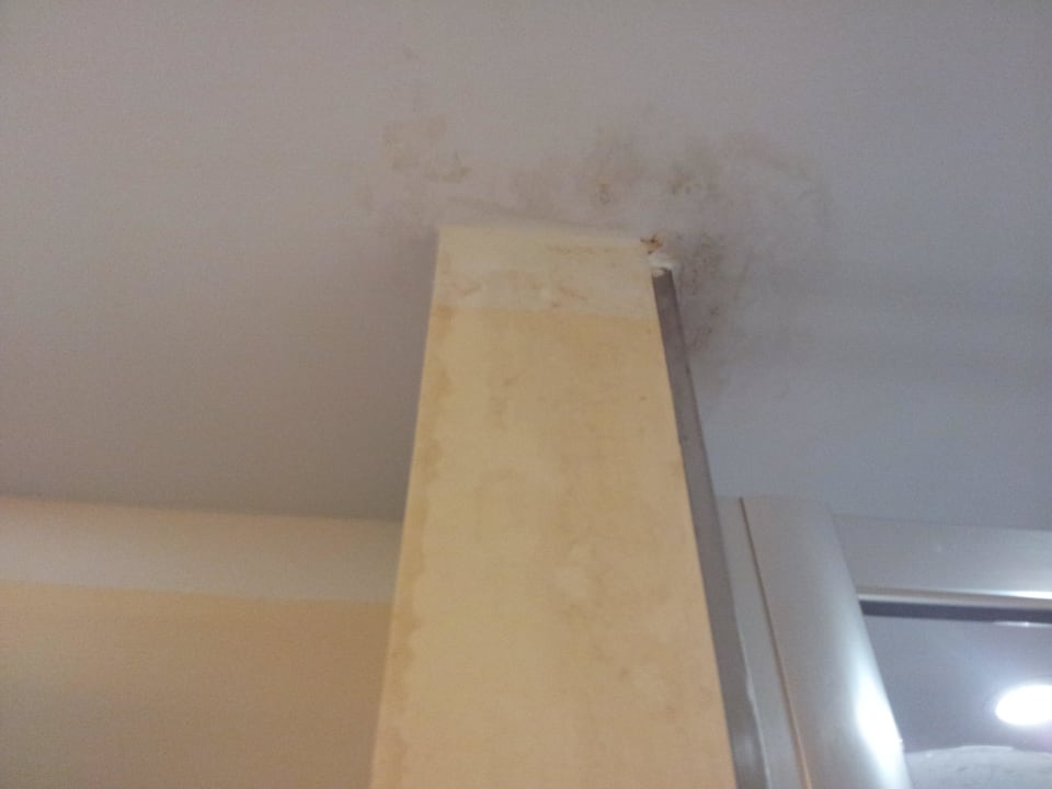 Wasserflecken und Schimmel im Bad Leonardo Hotel Berlin