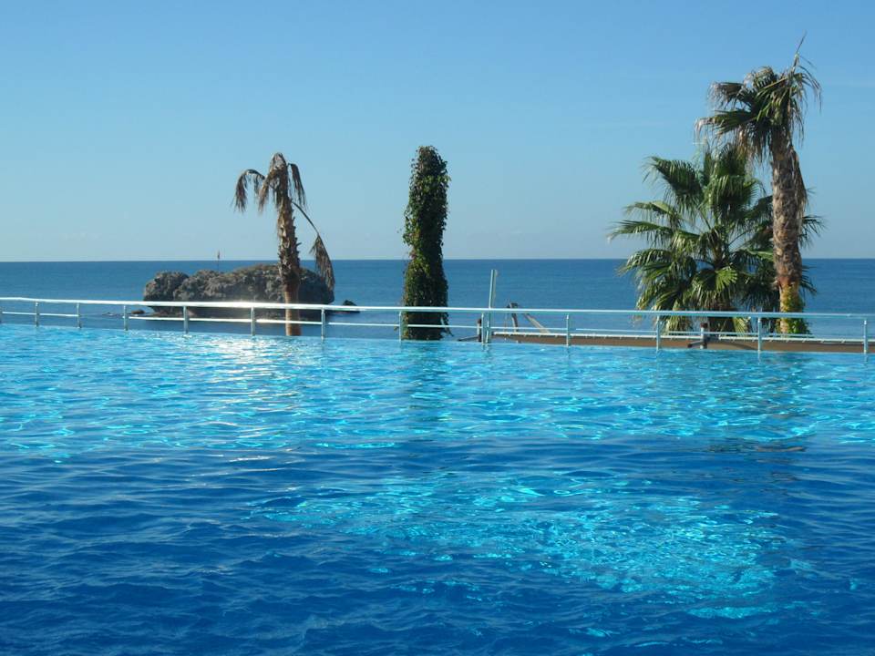 Pool von den Rutschen Granada Luxury Okurcalar