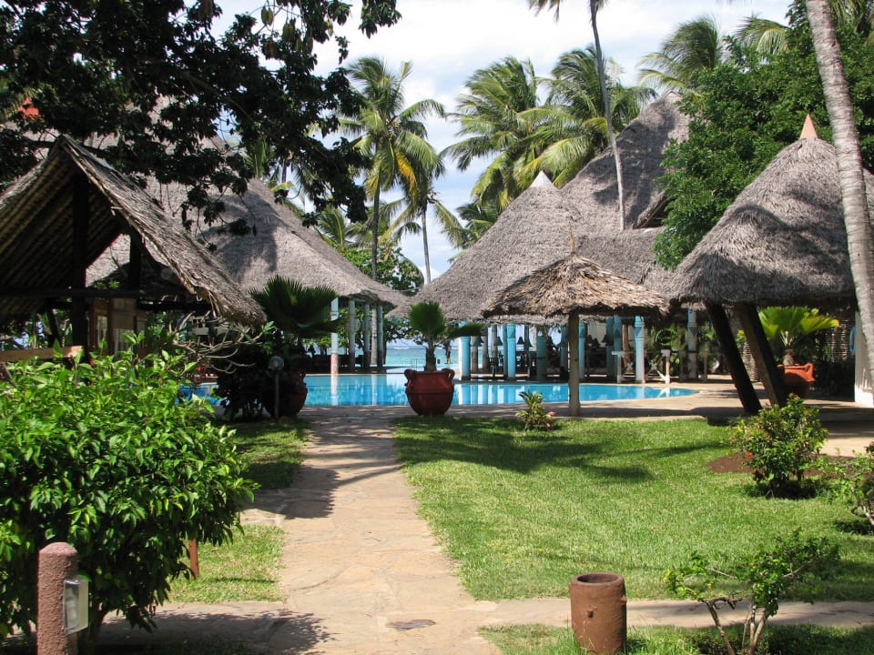 Auf dem Weg zum Pool Neptune Village Beach Resort & Spa