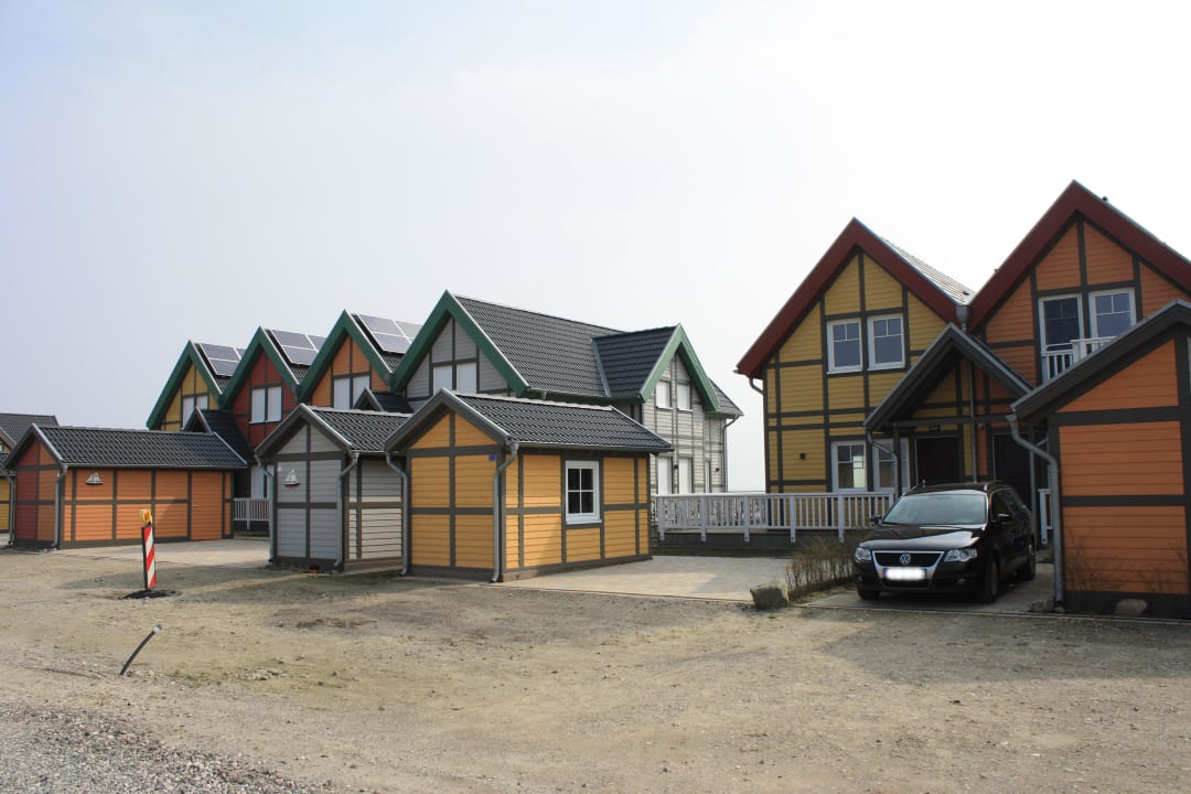 Die Reihenhäuser mit eigenen Schuppen davor OstseeResort Olpenitz - Ferienhaus Am Yachthafen 39