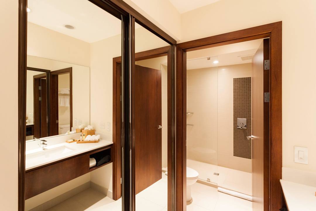Bathroom Wyndham Garden Hotel San Jose Escazu