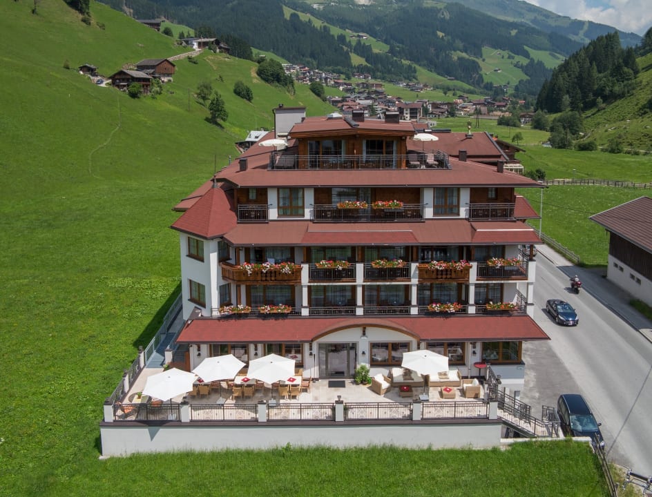 Außenansicht Hotel Tirolerhof