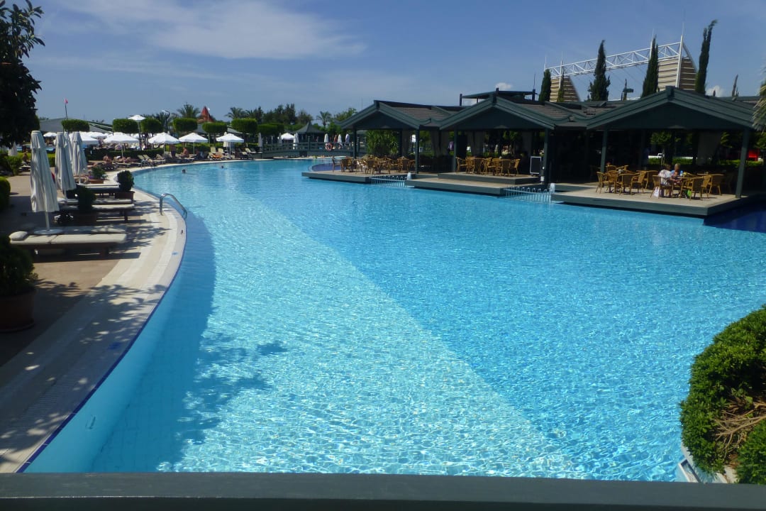 Genug Platz zum Schwimmen Limak Lara Deluxe Hotel & Resort