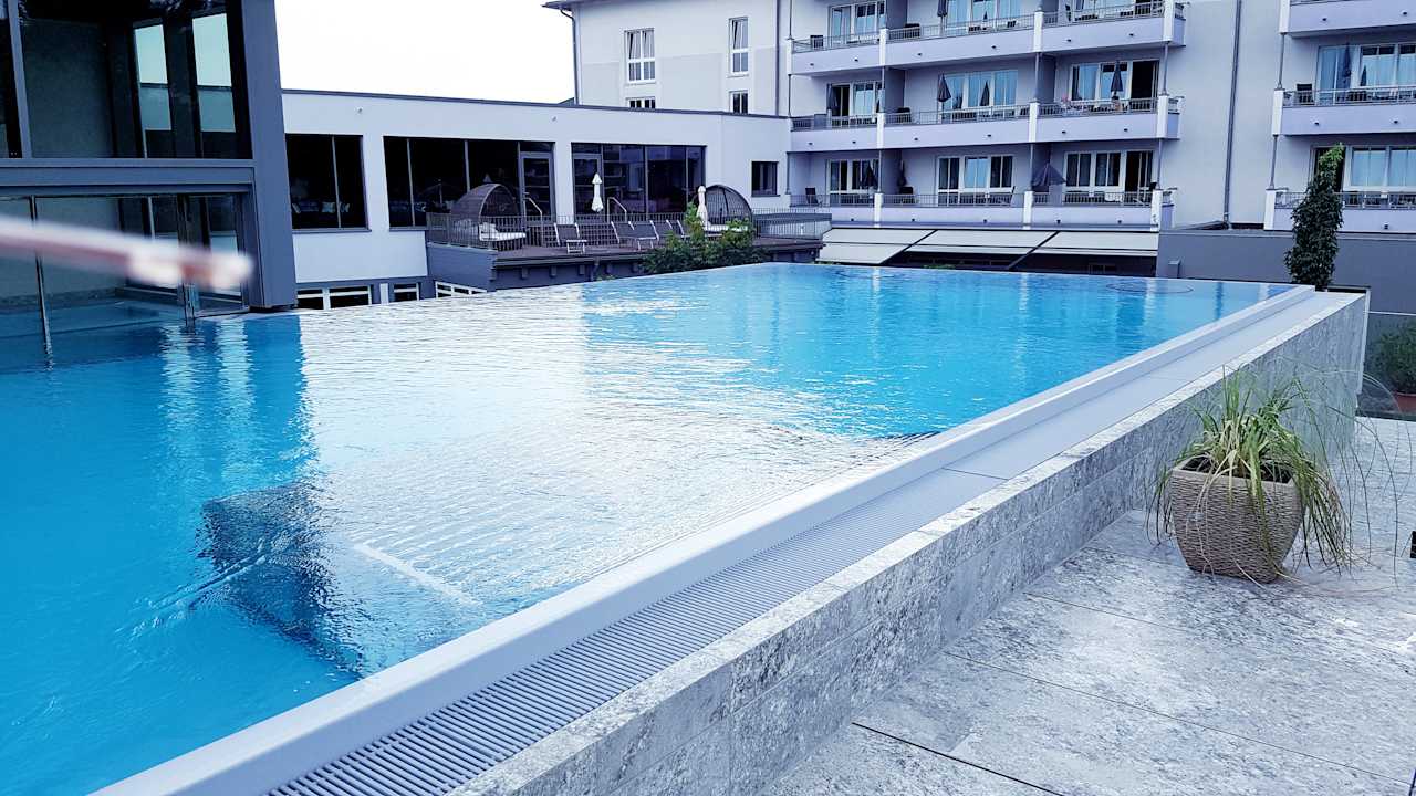 Pool Hotel Holzapfel