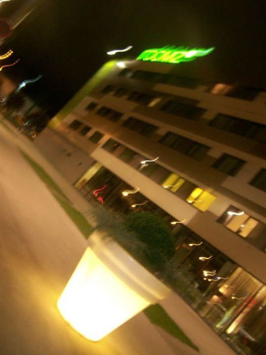 Bei Nacht PLAZA INN Wien Gasometer