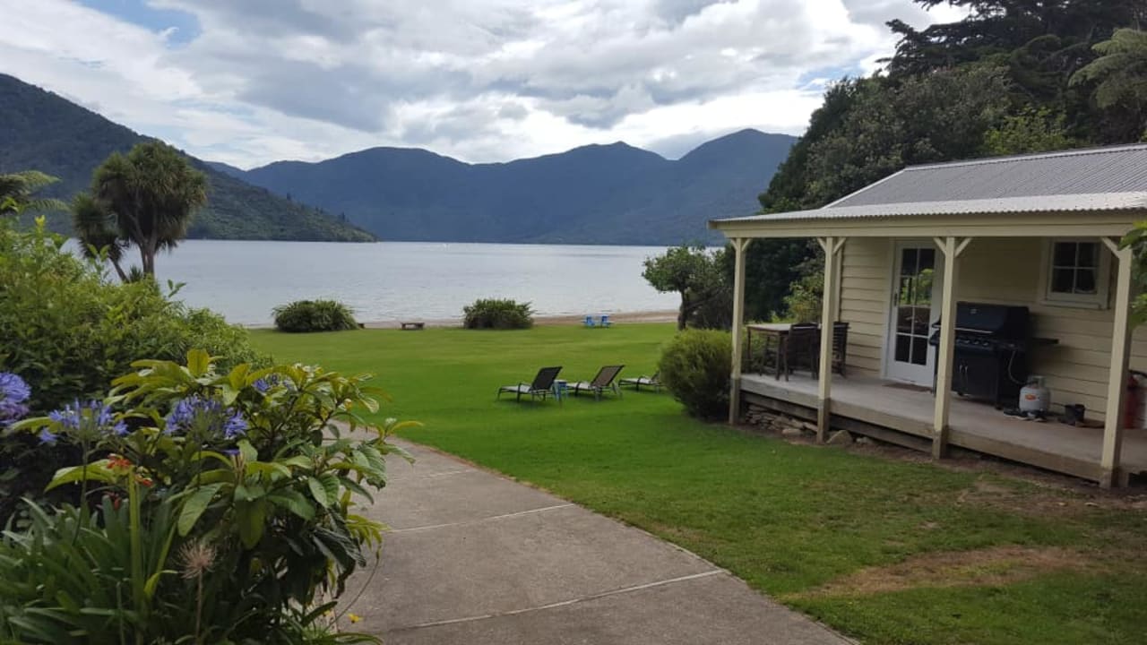 Ogrod/plaza Mahana Lodge