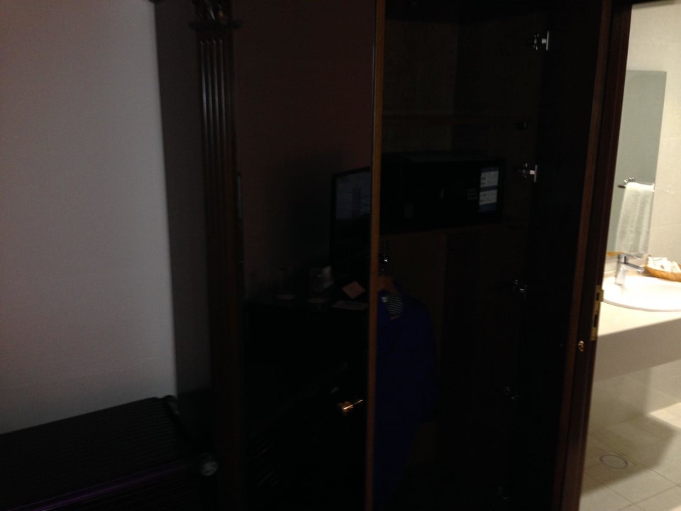 Schrank mit safe Hotel Amman International