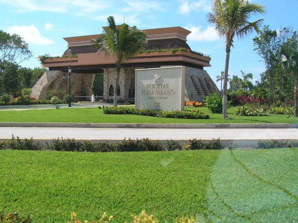 Eingang Iberostar Selection Paraiso Maya Suites