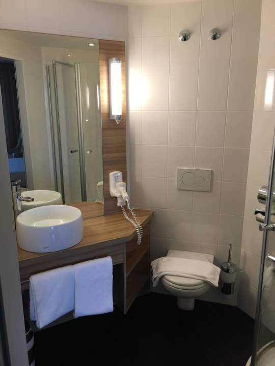 Badezimmer Leonardo Hotel Vienna Schönbrunn