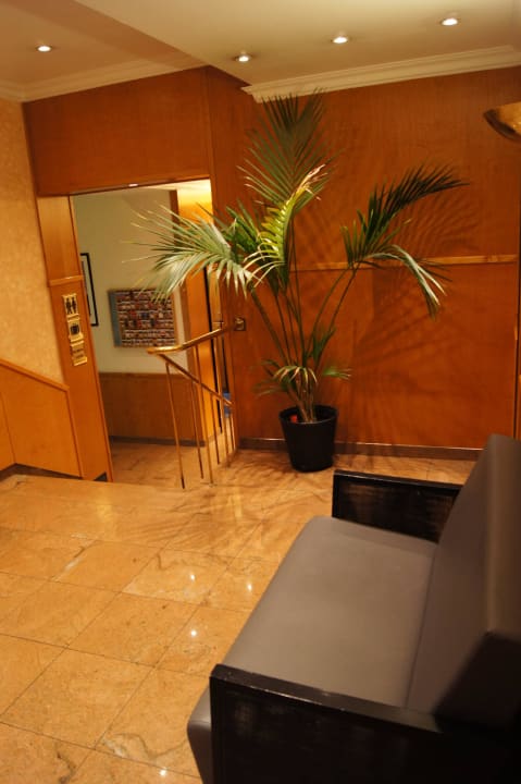 Sitzecke in der Lobby Berlin Plaza Hotel