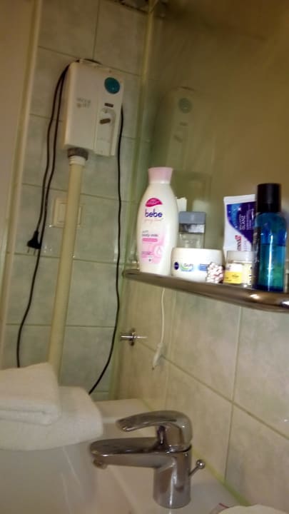 Badezimmer- 4 Personen Zimmer Hotel Jaskólka