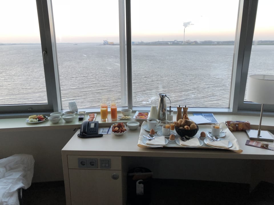 Frühstück im Zimmer ATLANTIC Hotel Sail City