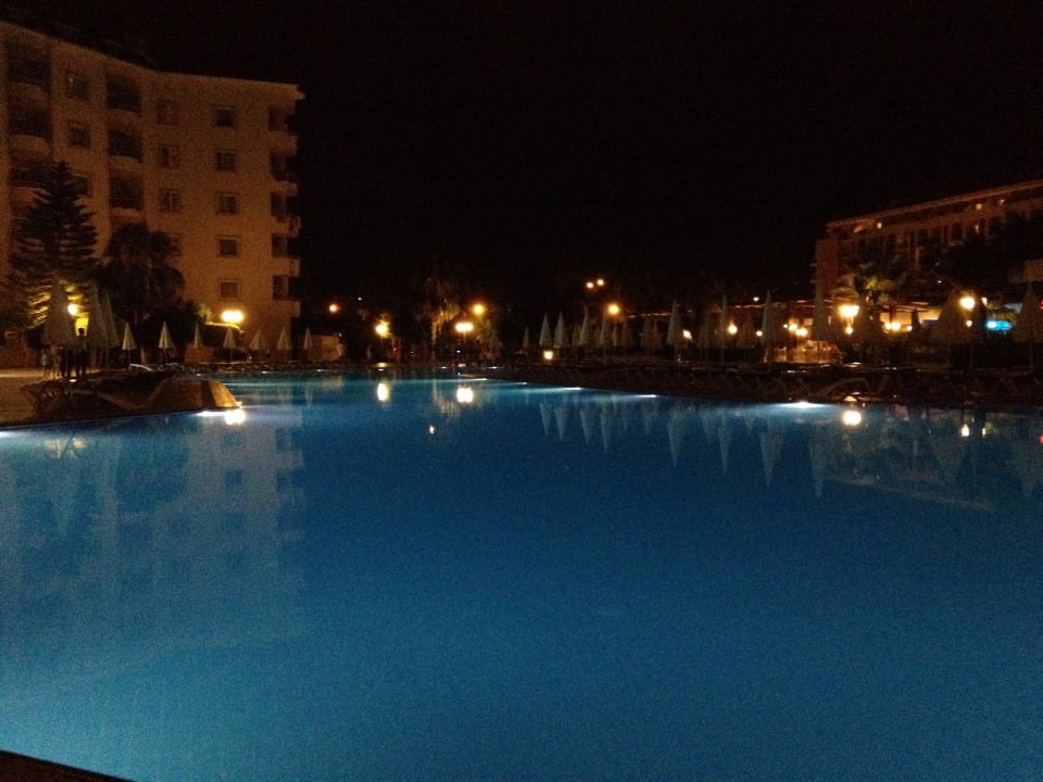 Grote zwembad Hotel Royal Garden Beach