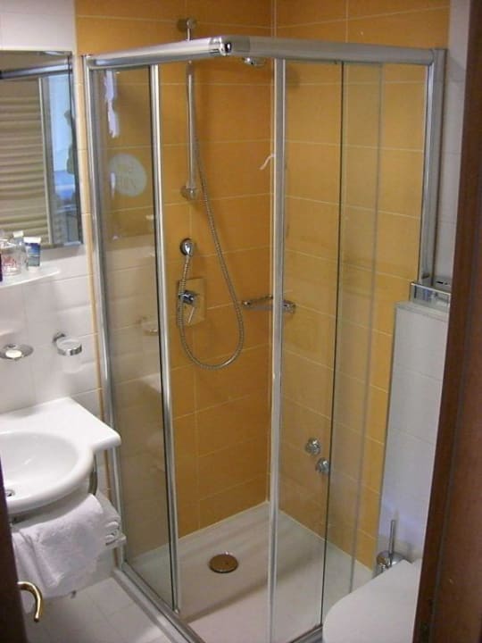 Bad mit Dusche Eden Hotel by Maistra Collection