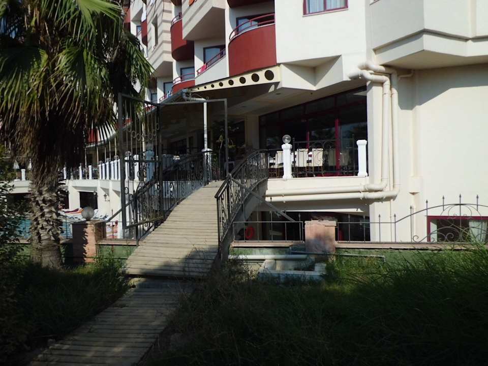 Brücke zur Terrasse Side Royal Paradise Hotel