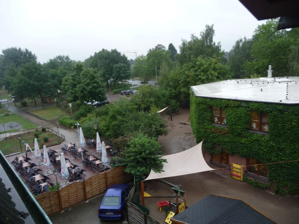 Links ein Kroatisches Restaurant Entrée Hotel Glinde