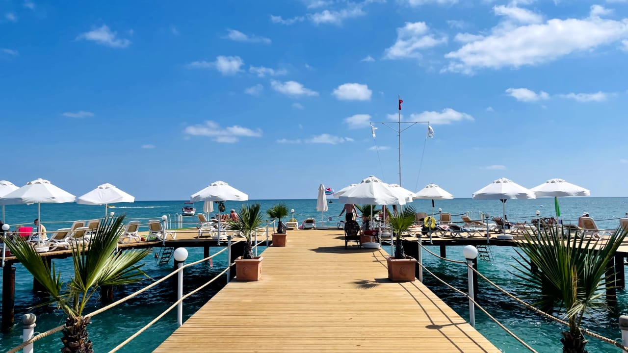 Strand Royal Wings Hotel