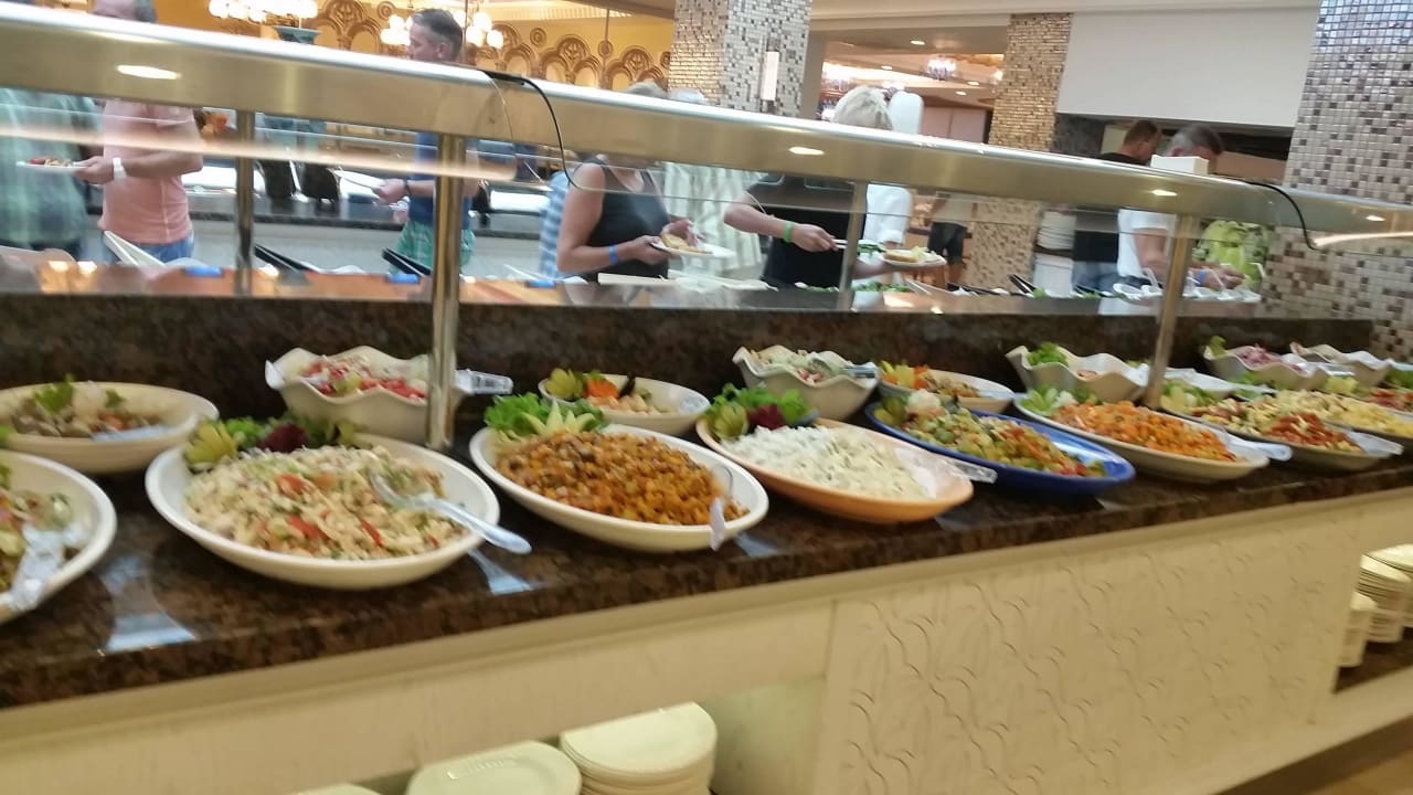 Essenvielfalt zu jeder Mahlzeit Alba Resort Hotel