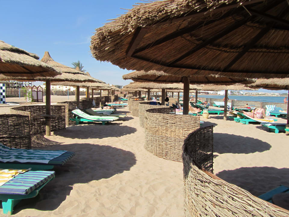 Liegen am Strand Titanic Resort & Aqua Park