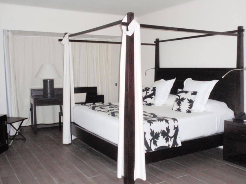 Himmelbett der Suite Catalonia Playa Maroma