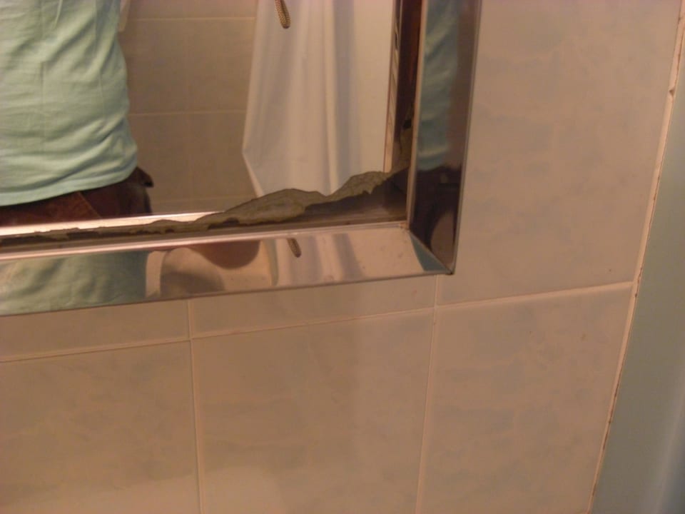 Kaputter Spiegel Hotel GilbertS Resort And Marina