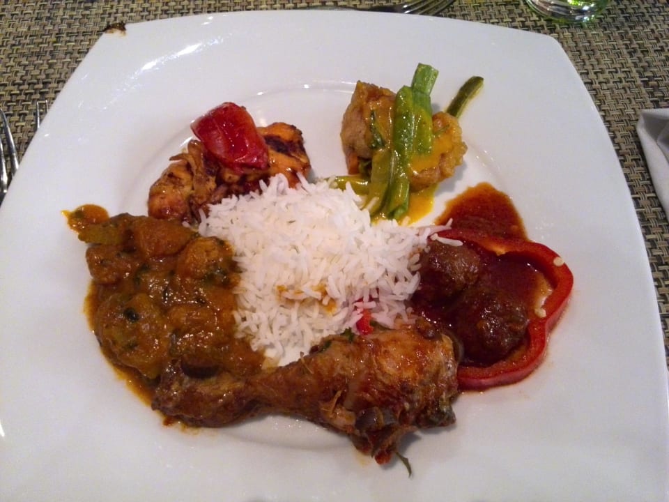 Kostproben vom reichhaltigen Angebot Crowne Plaza Hotel Yas Island