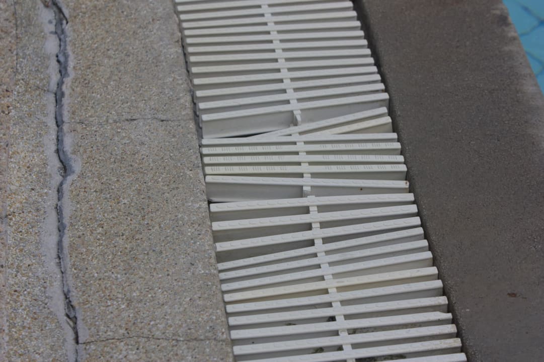 Gepflegte Poollandschaft Hotel Coral Island Resort