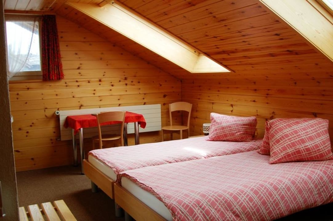 Schönes Dachzimmer Hotel Gebidem