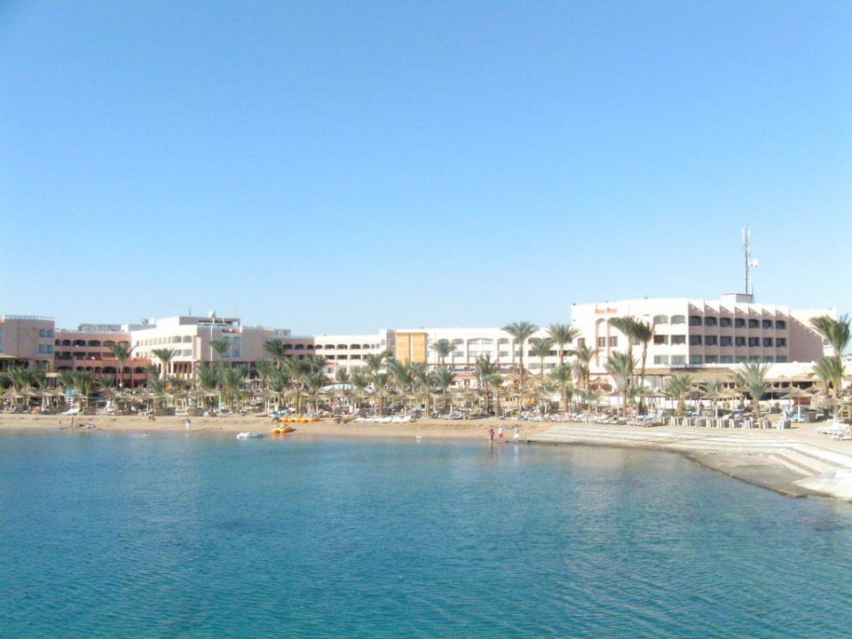 Ausblick vom Schiff auf den Strand Pickalbatros Aqua Park Resort - Hurghada