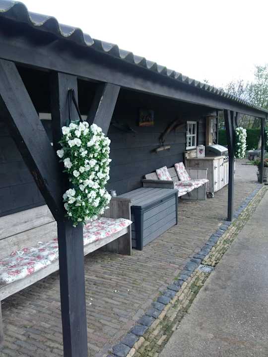 Sitzbänke Guesthouse de Bieslandse Heerlijkheid