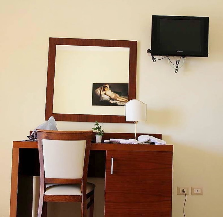 7 Grand Hotel Esperia