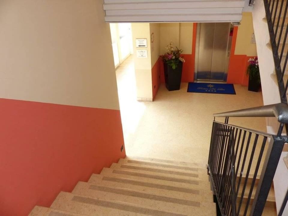 Treppenabgang zum Erdgeschoss Hotel Residence Relais Du Lac