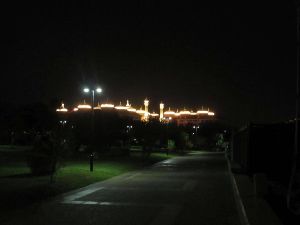 Bei Nacht Royal Taj Mahal Hotel