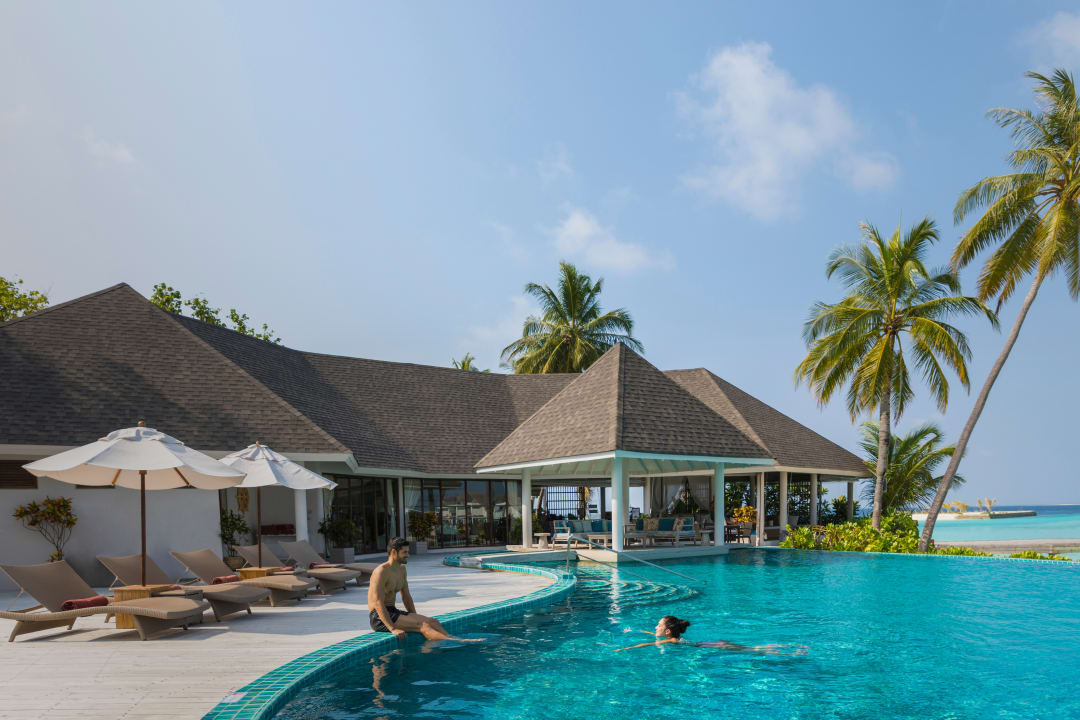 Pool Machchafushi Island Resort & Spa Maldives, The Centara Collection
