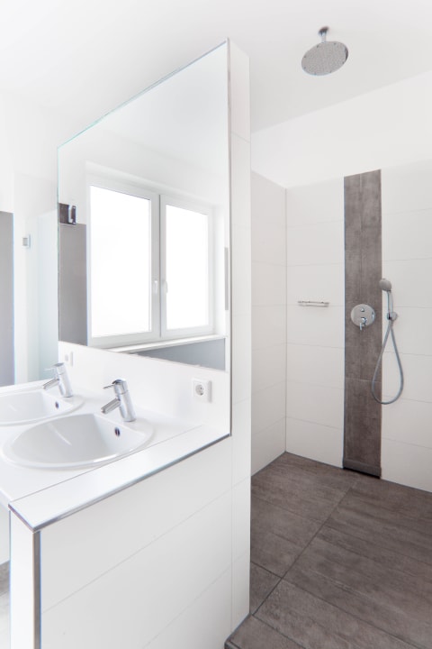 Gemeinschaftsbad / Shared bathroom Five Reasons Hotel & Hostel