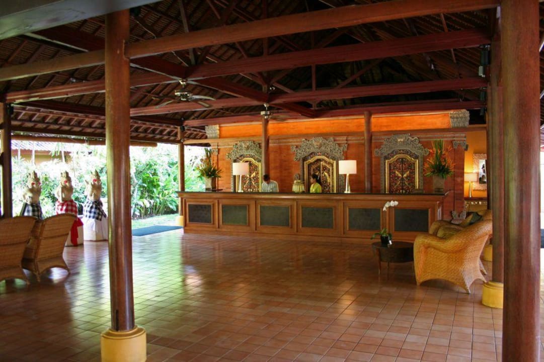Offene Lobby im Hotel Puri Santrian Puri Santrian