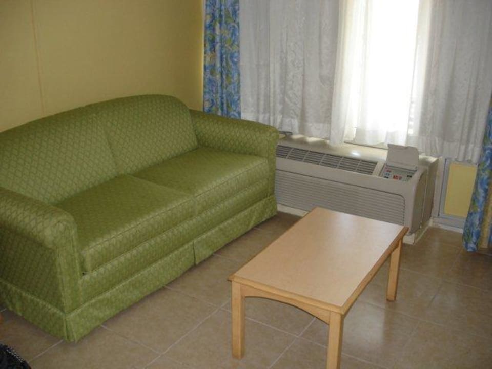 Sofa mit Tisch Kingsizeroom Wyndham Garden Hotel Fort Myers Beach