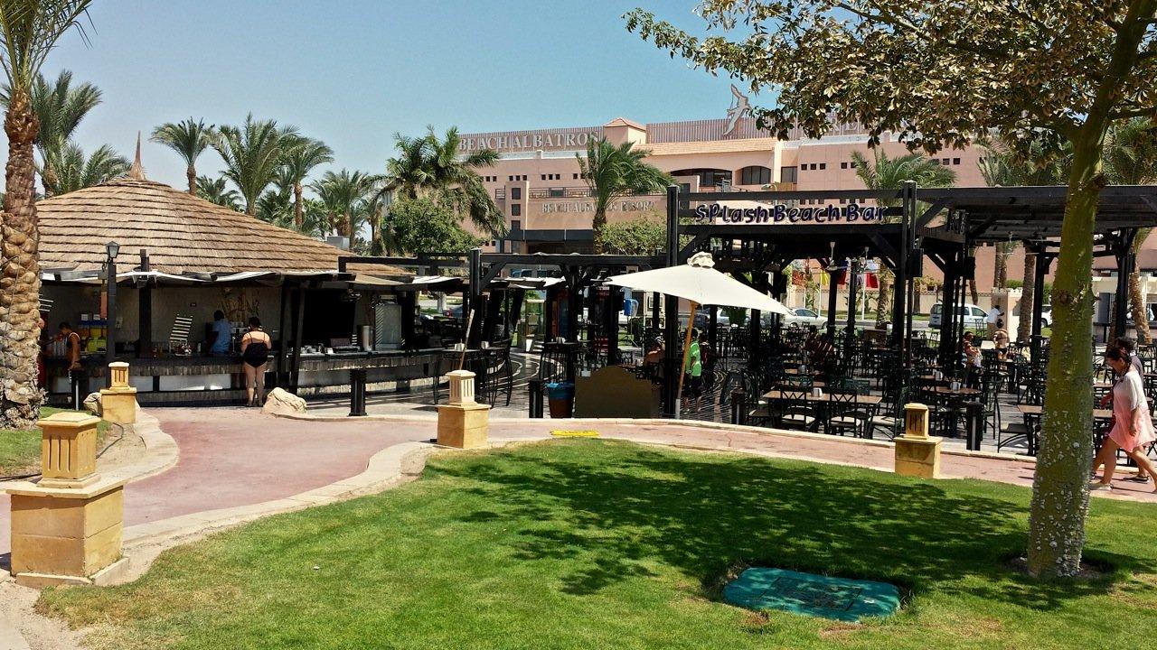 Neue Strandbar, kann man auch wunderbar essen Pickalbatros Palace Resort