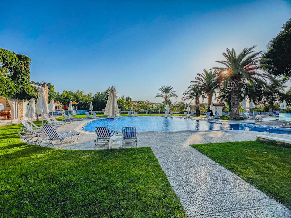 Gartenanlage Ekaterini Hotel