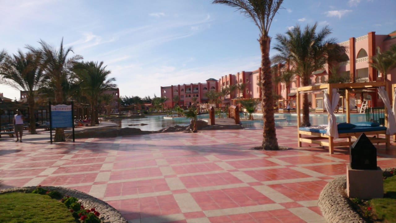Poolanlage von Rezeption aus Pickalbatros Aqua Vista Resort - Hurghada