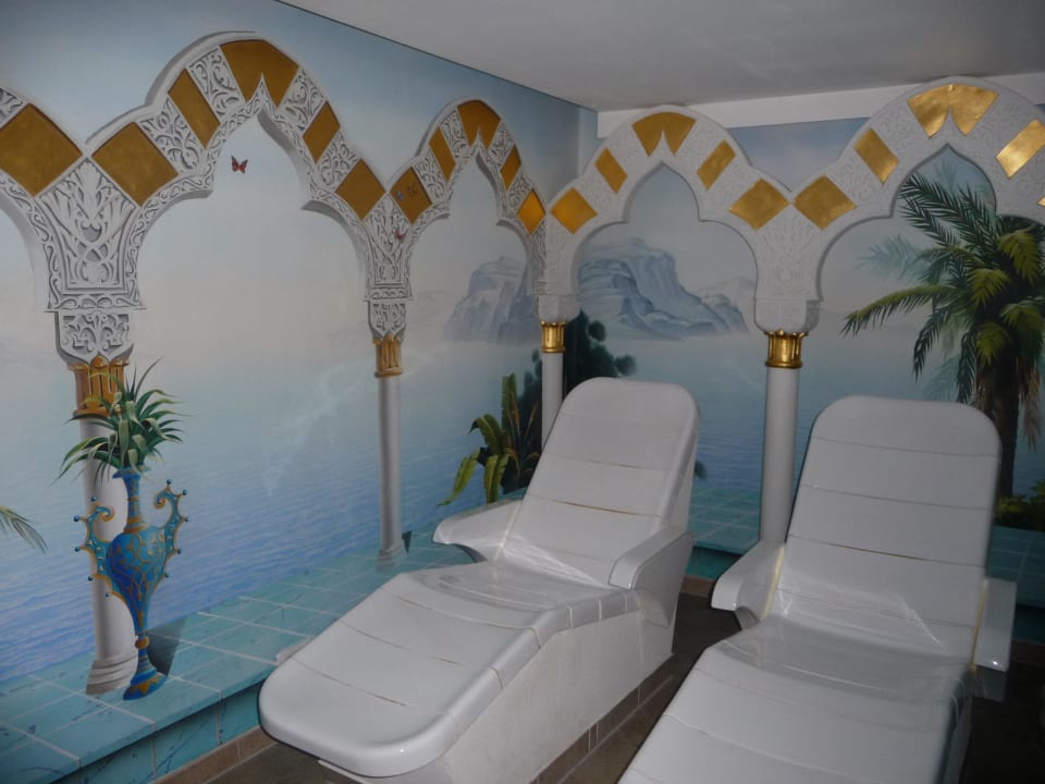 Liegen bei orientalischen Bad Hotel Jagdhof