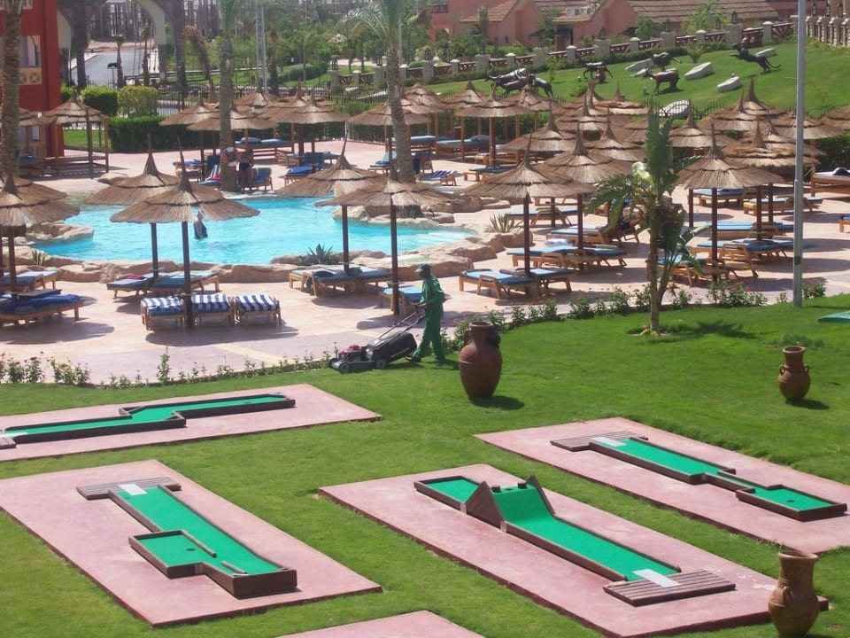 Mini golf i basen Oasis Pickalbatros Alf Leila Wa Leila Resort - Neverland Hurghada