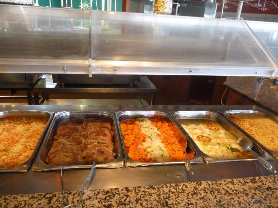 Warme Gerichte zum Mittagsessen Alborada Ocean Club