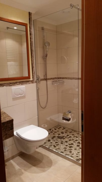 Bad im Doppelzimmer Standard Plus Enztalhotel